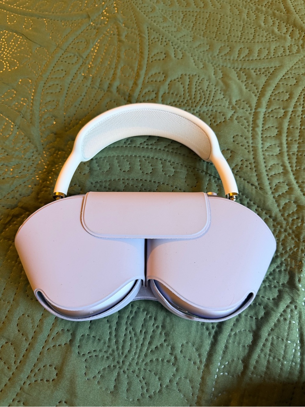 Lilic Wireless Over-Ear Headphones with Protective Case